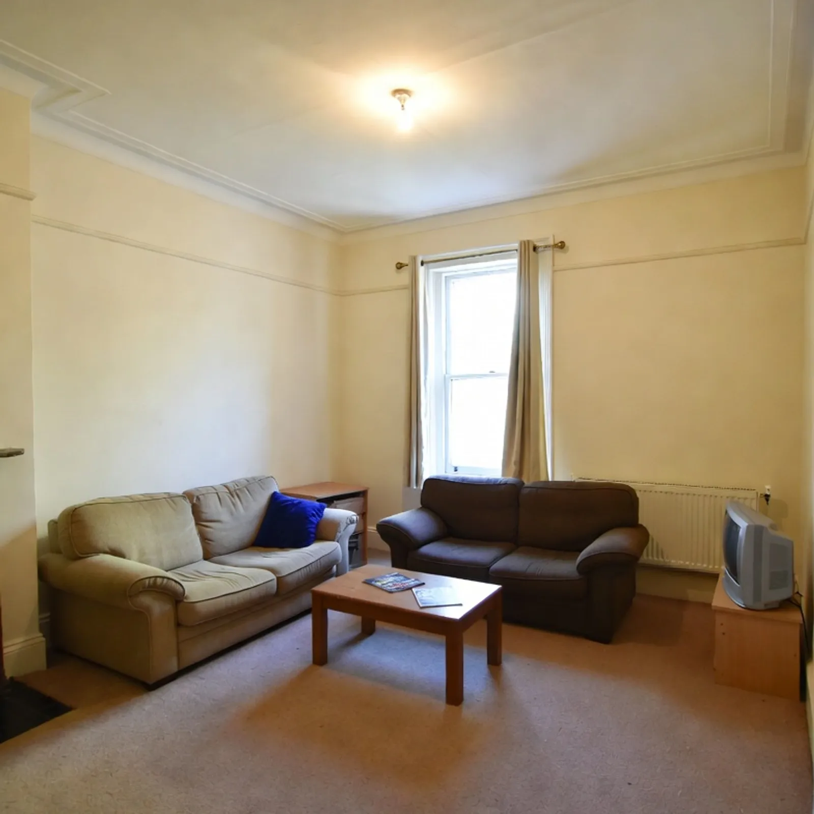Room in Glasnevin, Dublin - Image 3